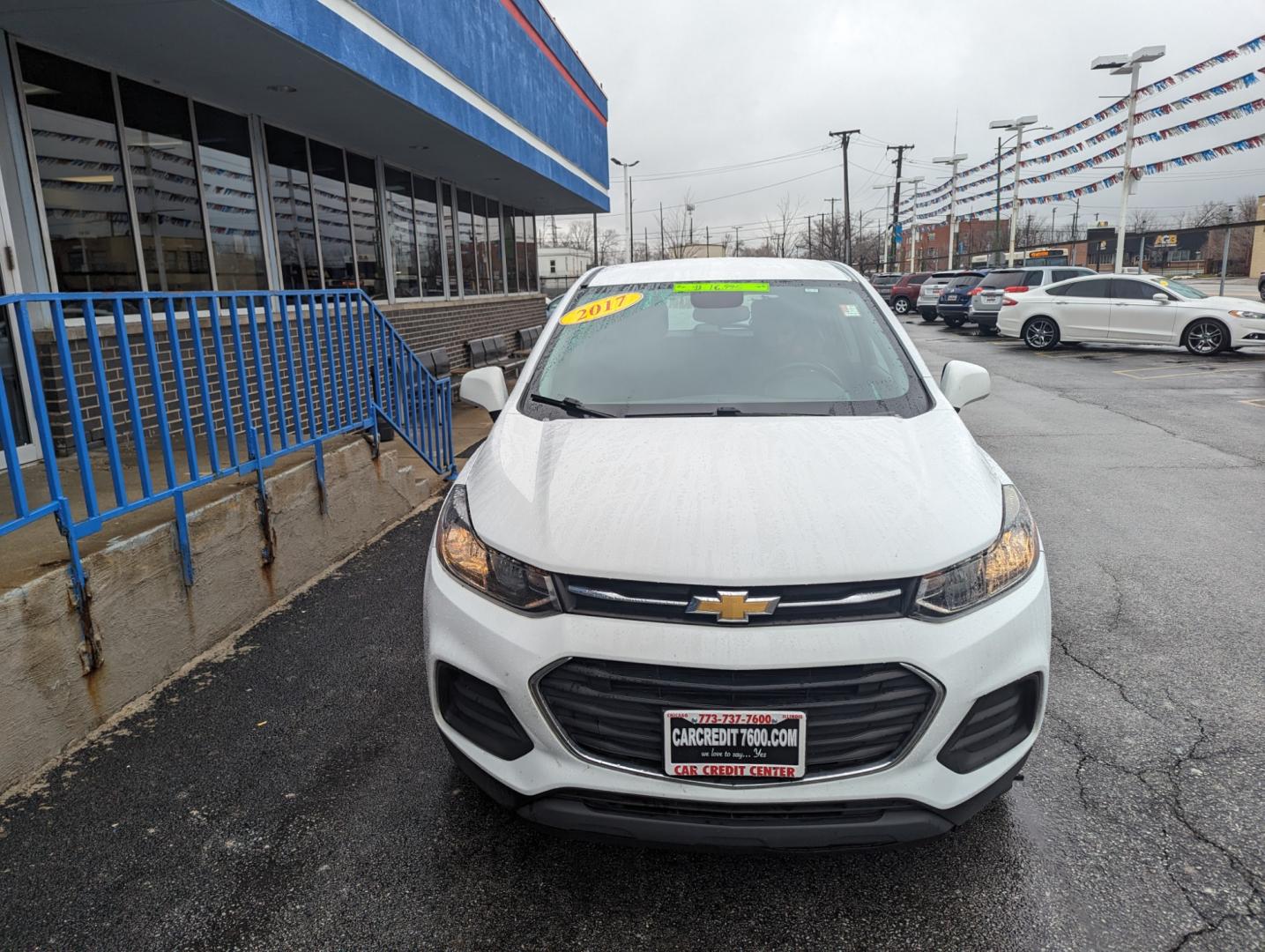 2017 WHITE Chevrolet Trax LS FWD (3GNCJKSB4HL) with an 1.4L L4 DOHC 16V engine, 6A transmission, located at 7600 S Western Ave., Chicago, IL, 60620, (773) 918-3980, 0.000000, 0.000000 - Photo#2